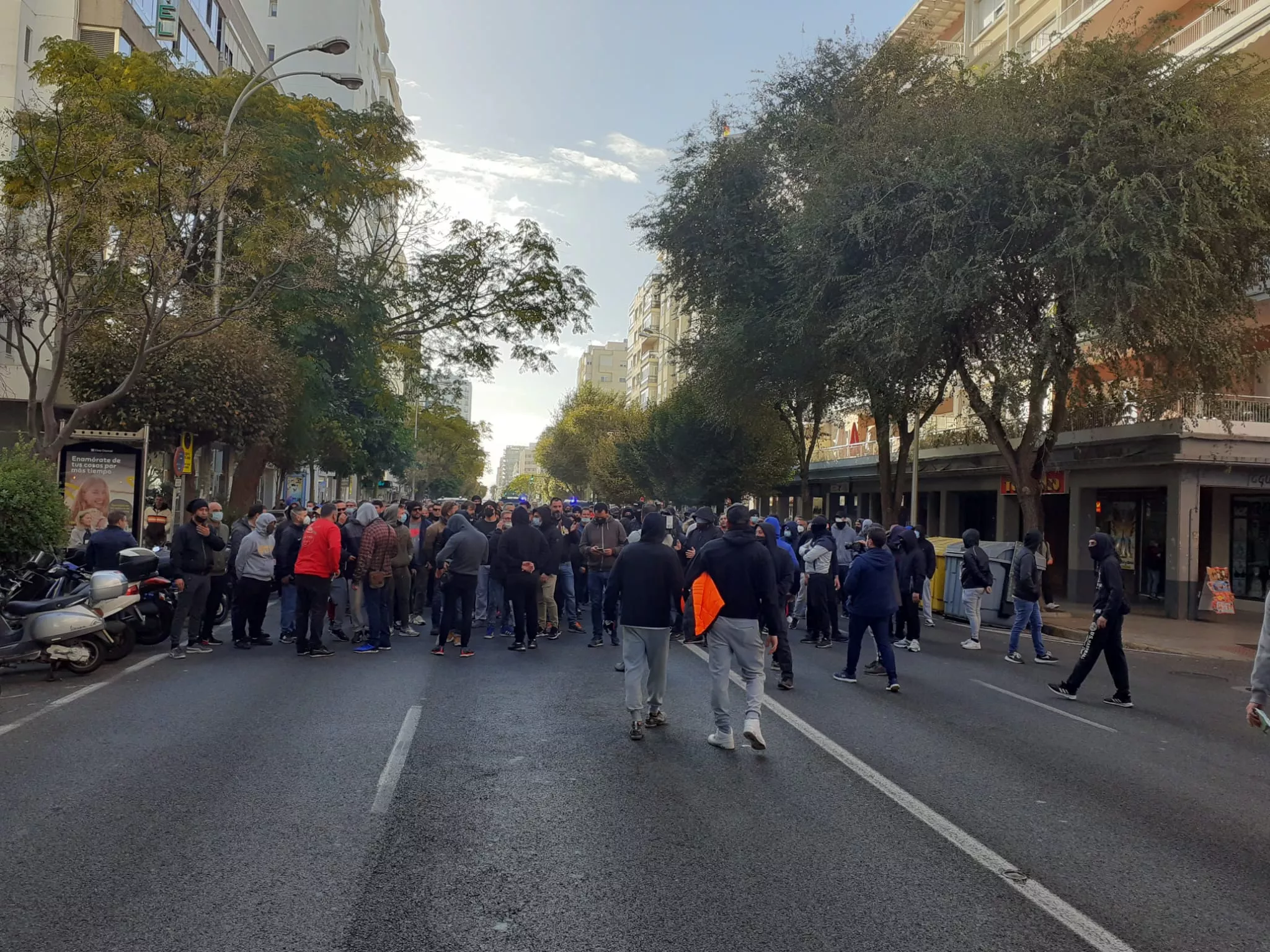 La avenida cortada al Tráfico.