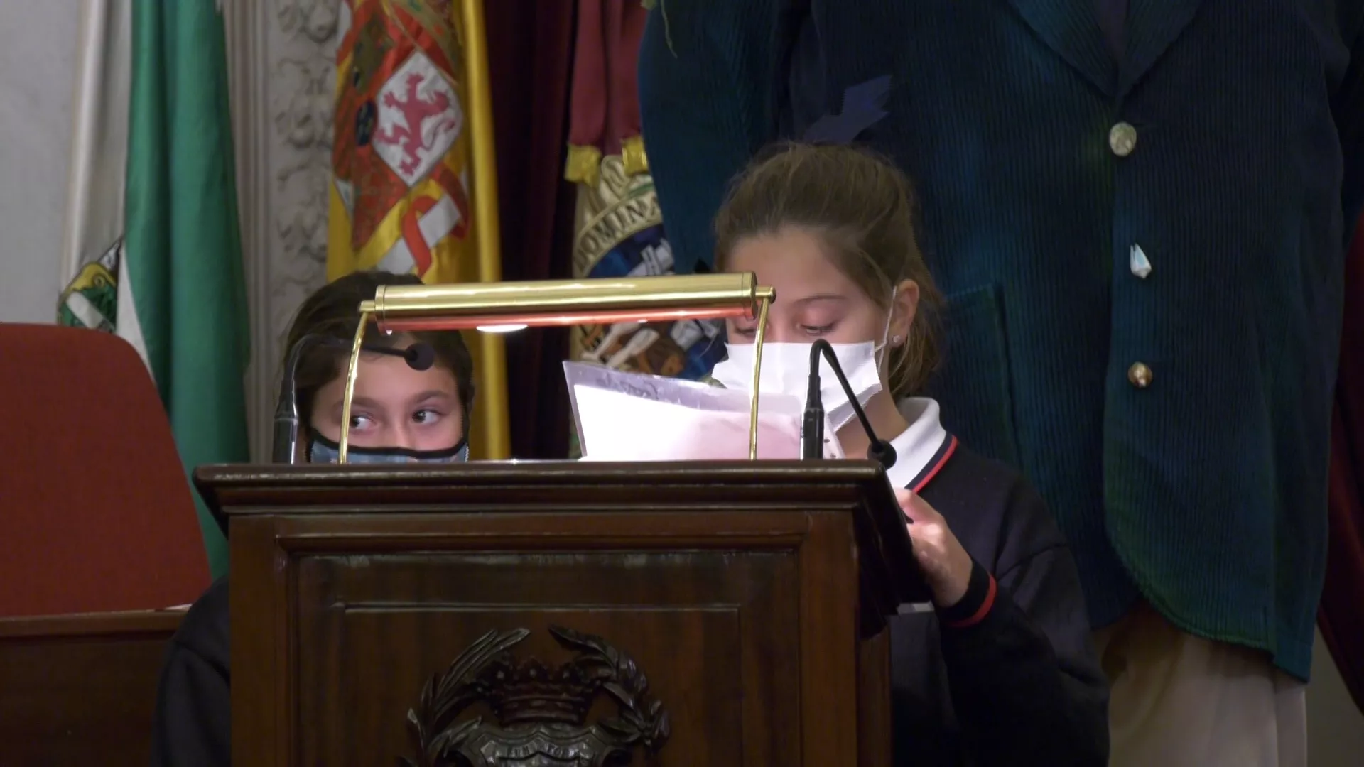 Los escolares de Cádiz entregan al alcalde propuestas para mejorar la vida de los niños y niñas de la ciudad