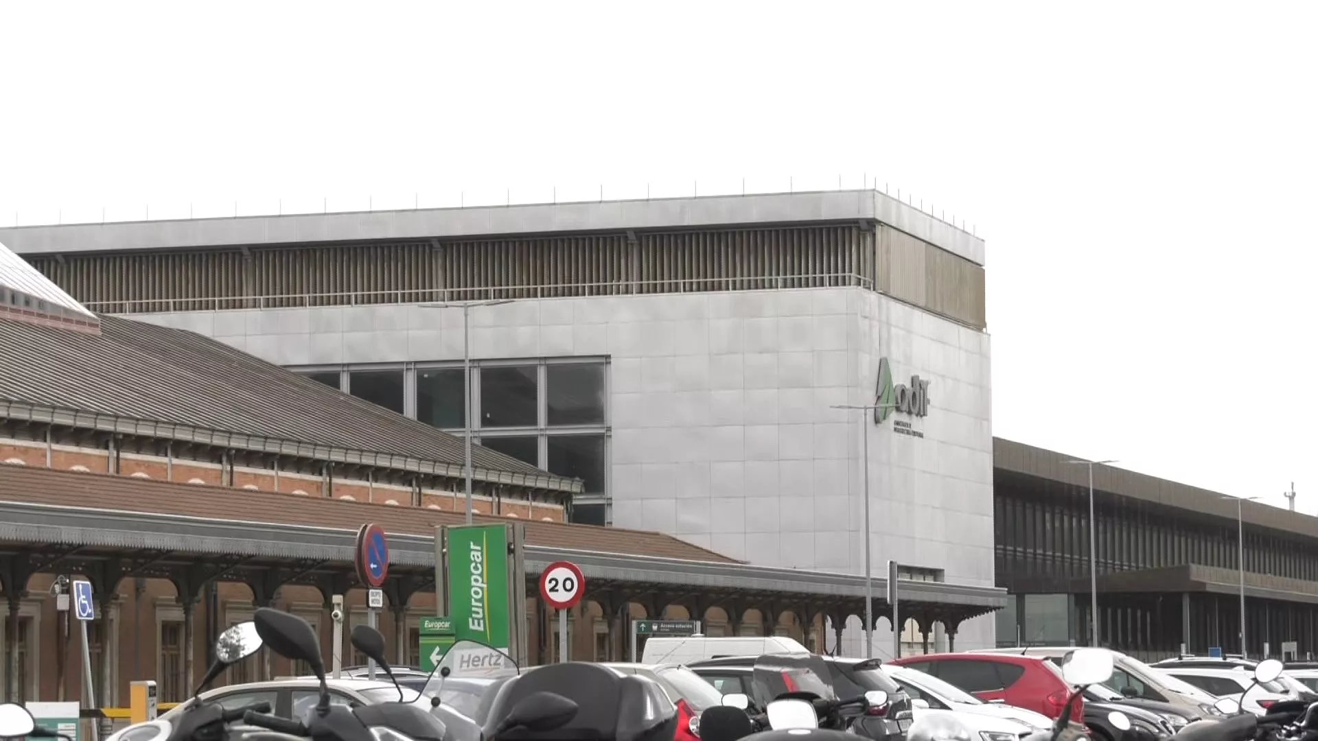 ADIF licita la construcción de un nuevo aparcamiento junto a la estación de Cádiz 