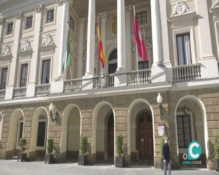 La fachada del ayuntamiento de Cádiz La fachada del ayuntamiento de Cádiz