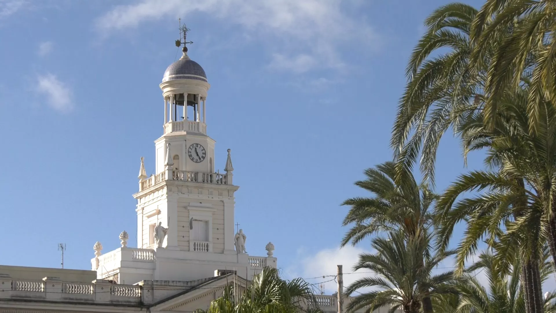 El Ayuntamiento aprueba el contrato para la restauración de los monumentos a Moret y el Marqués de Comillas