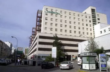 Entrada principal del Hospital 'Puerta del Mar' de Cádiz