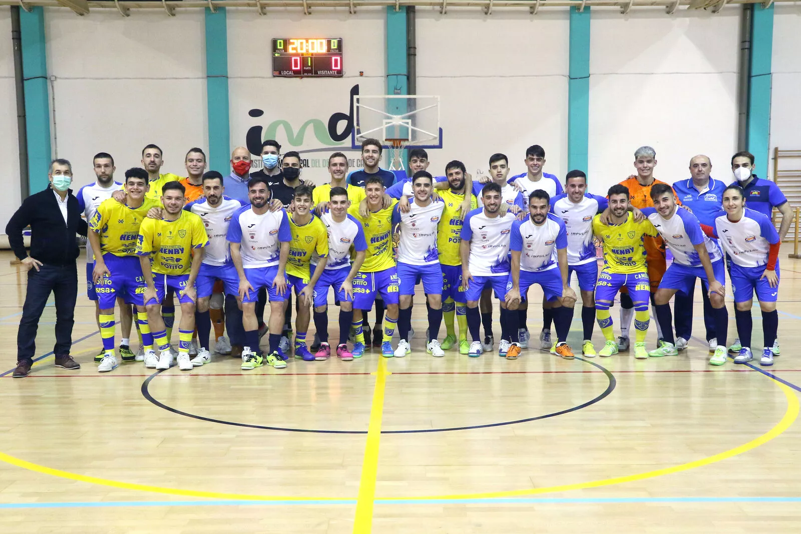 El fútbol sala solidario se apunta un tanto a favor del Banco de Alimentos de Cádiz.