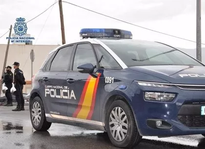 Coche patrulla de la policía nacional