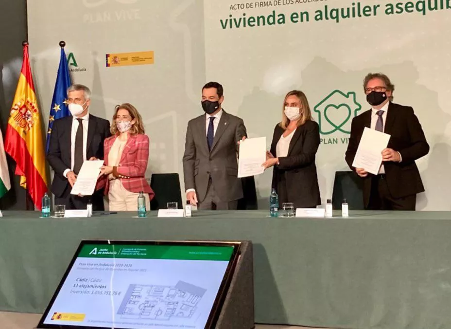 Momento de la firma. Momento de la firma.