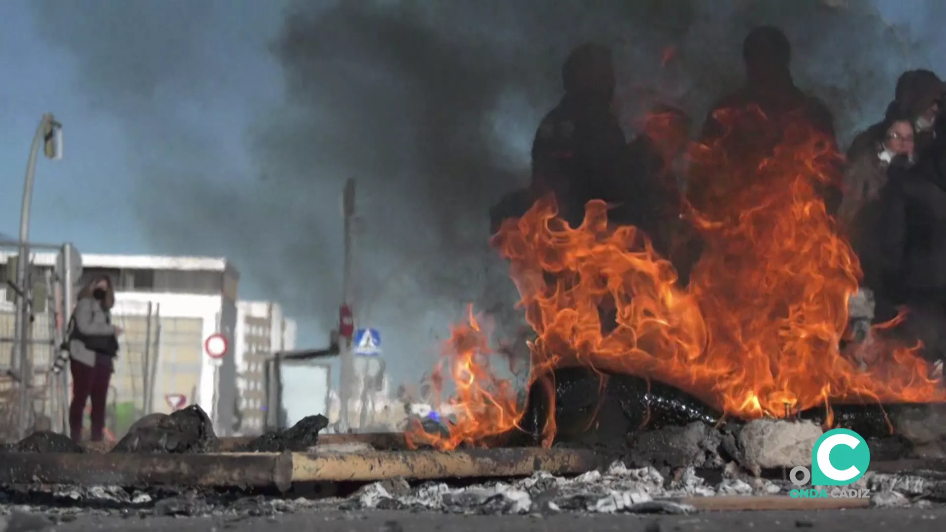 Fuego en la carretera de Astilleros