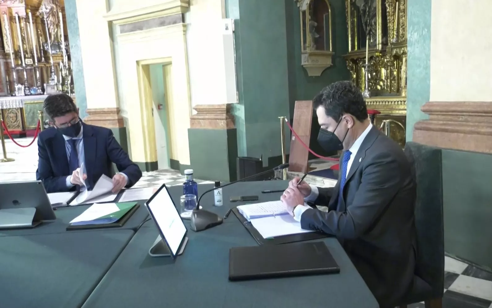 El presidente y vicepresidente de la Junta, durante el Consejo de gobierno celebrado en el Oratorio de San Felipe Neri