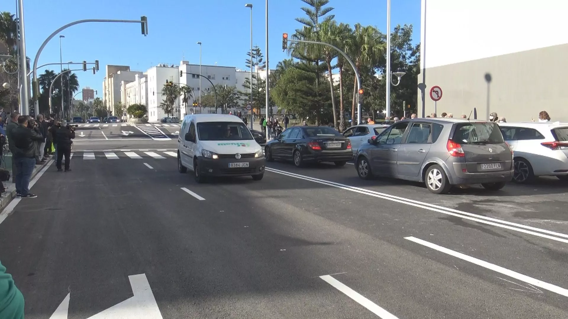 Coches circulando ya en la nueva trasversal