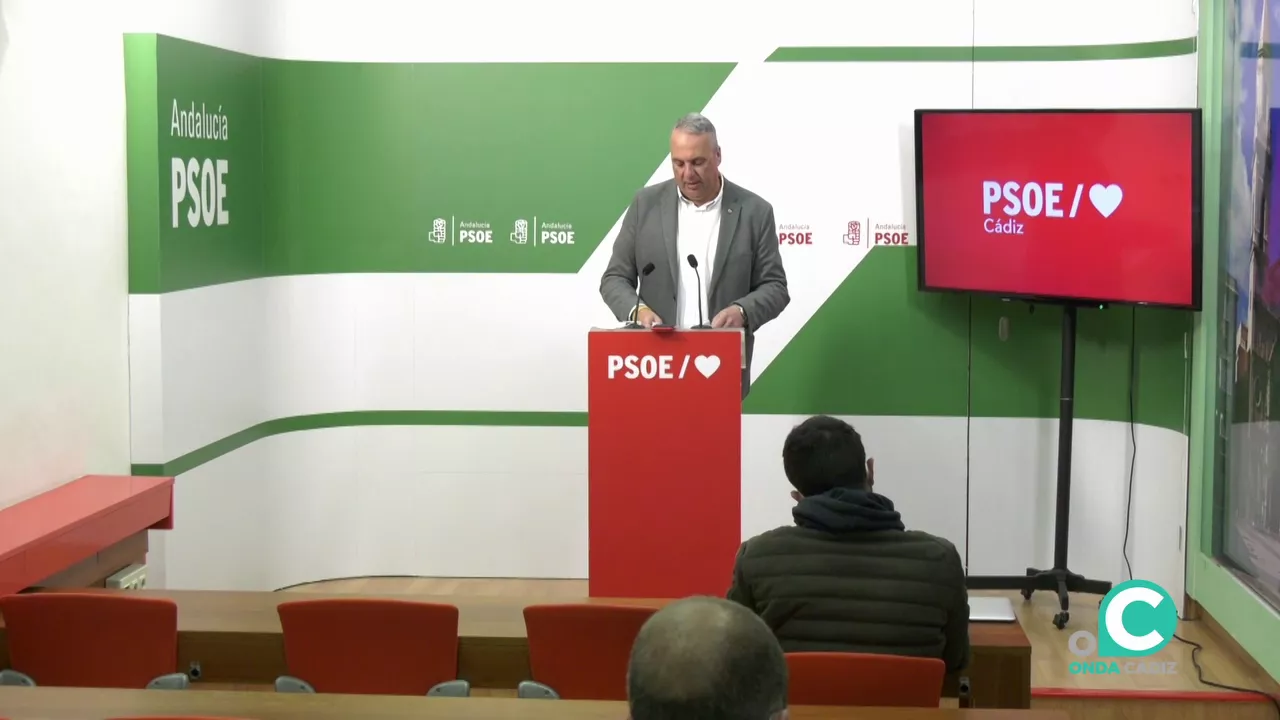 Ruiz Boix en rueda de prensa. Ruiz Boix en rueda de prensa.