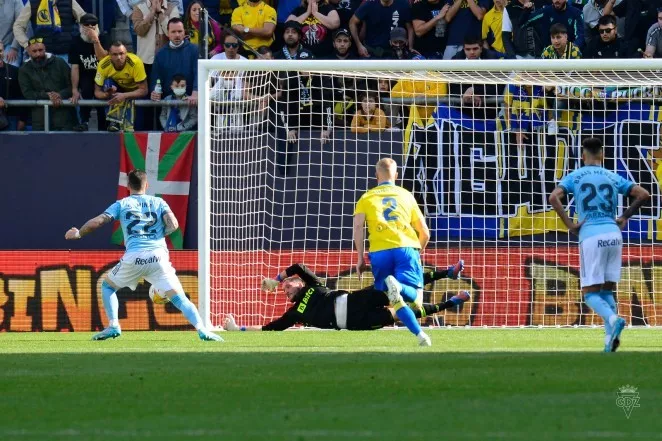 El Cádiz CF salva ante el Celta un punto que ayuda poco para la salvación.