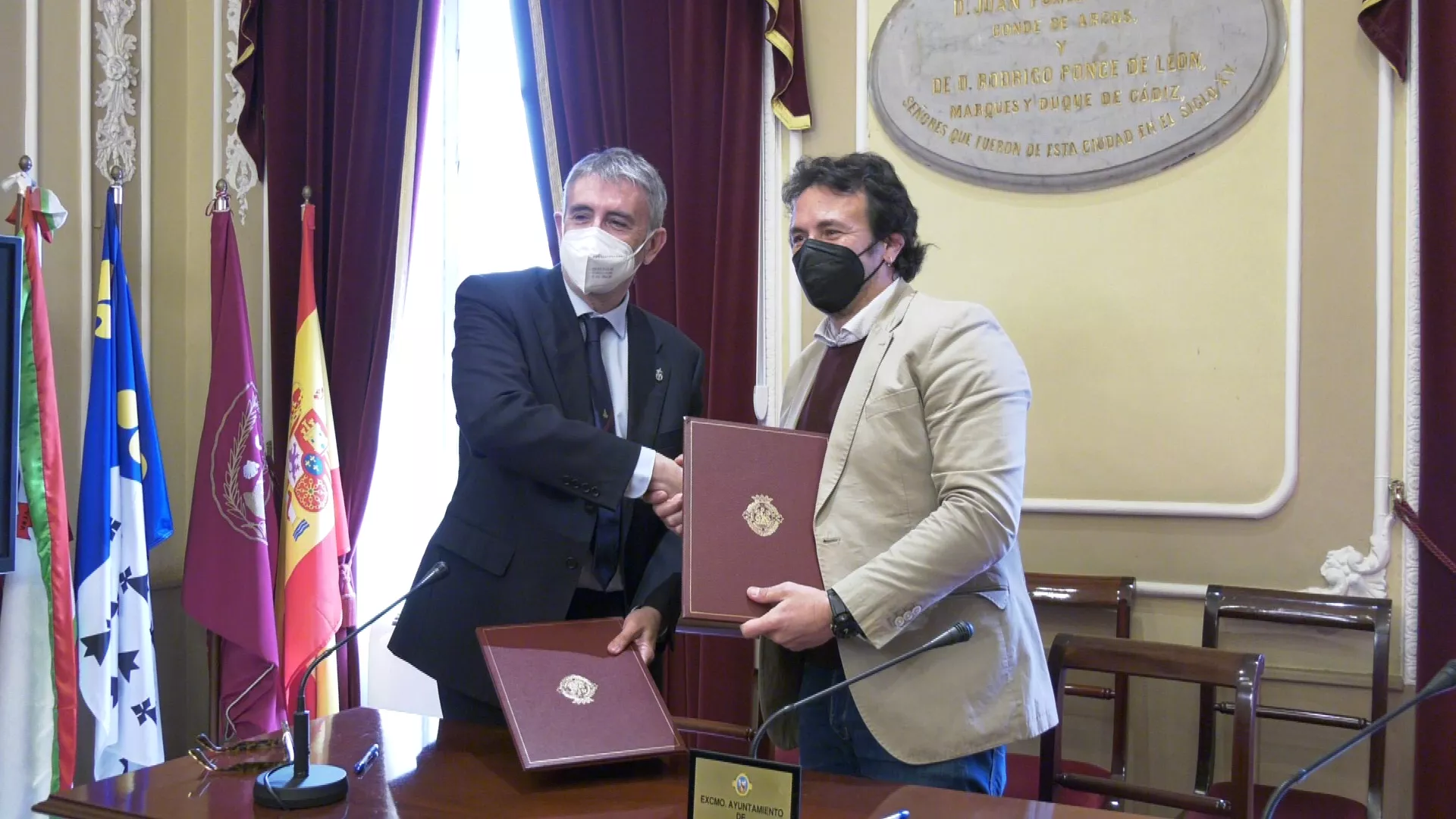 Ayuntamiento y universidad firman convenio para la puesta en marcha del programa Cádiz Social