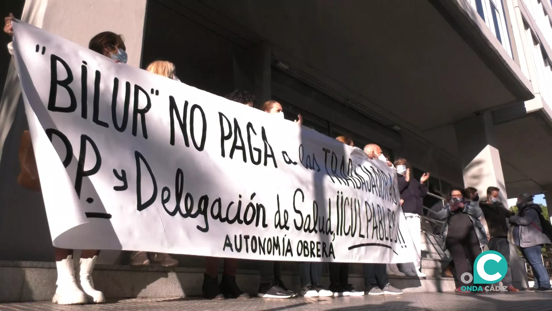 Las trabajadoras este martes concentradas en la Delegación de Salud, en la calle María Auxiliadora Las trabajadoras este martes concentradas en la Delegación de Salud, en la calle María Auxiliadora
