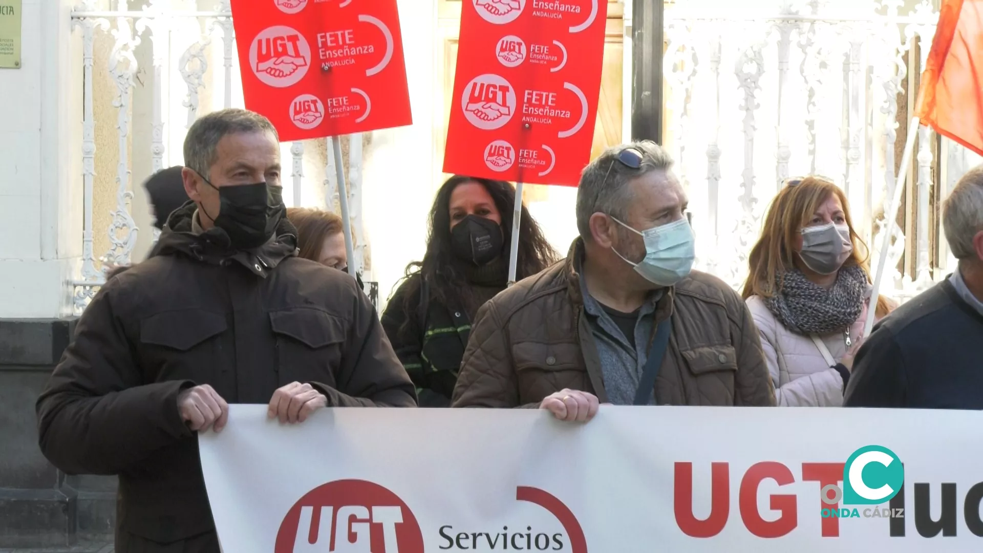 El sindicato UGT ante la Delegación de Educación de la Junta, en la plaza de Mina El sindicato UGT ante la Delegación de Educación de la Junta, en la plaza de Mina