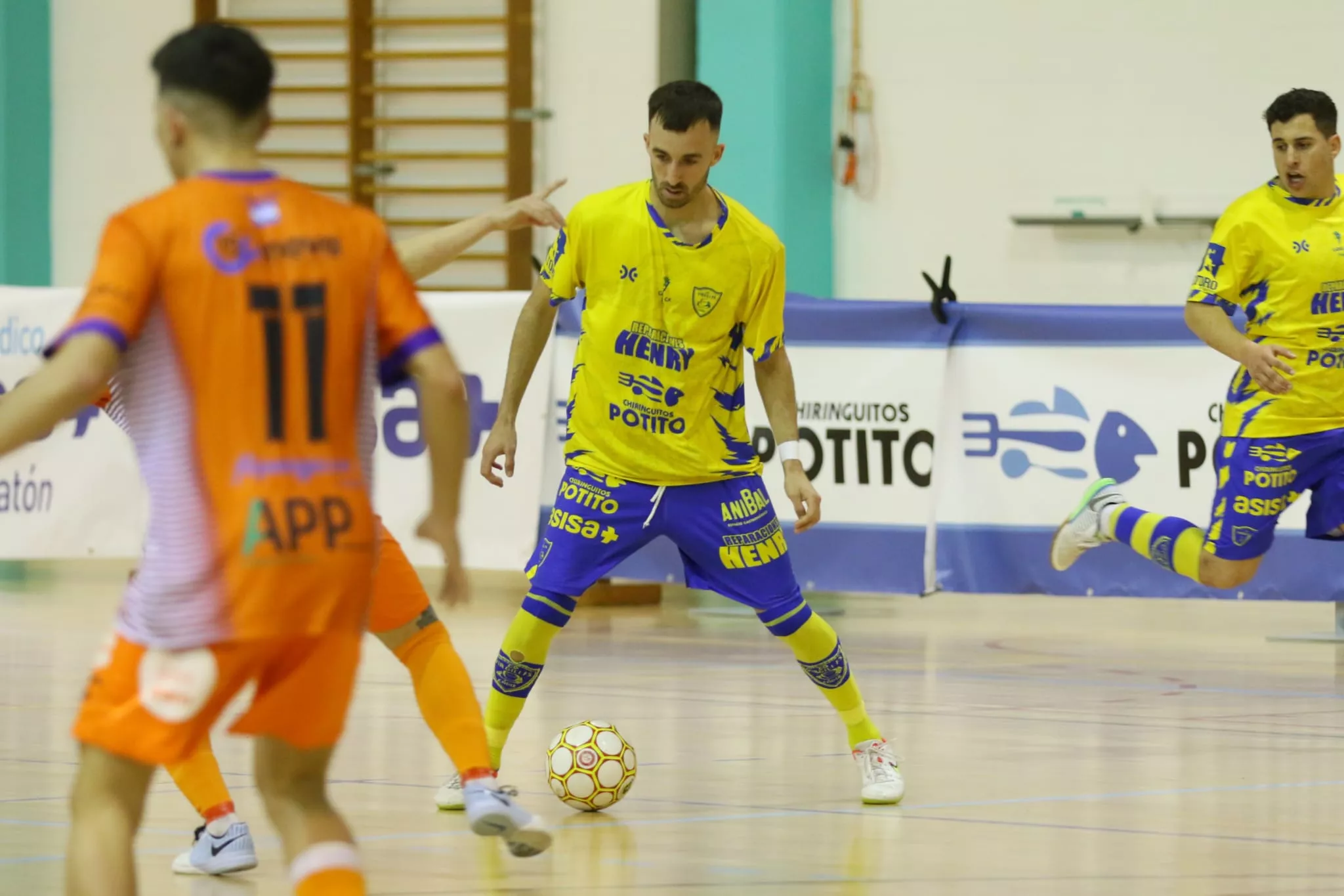 El local Kike abrió el marcador con un buen gol en el Ciudad de Cádiz