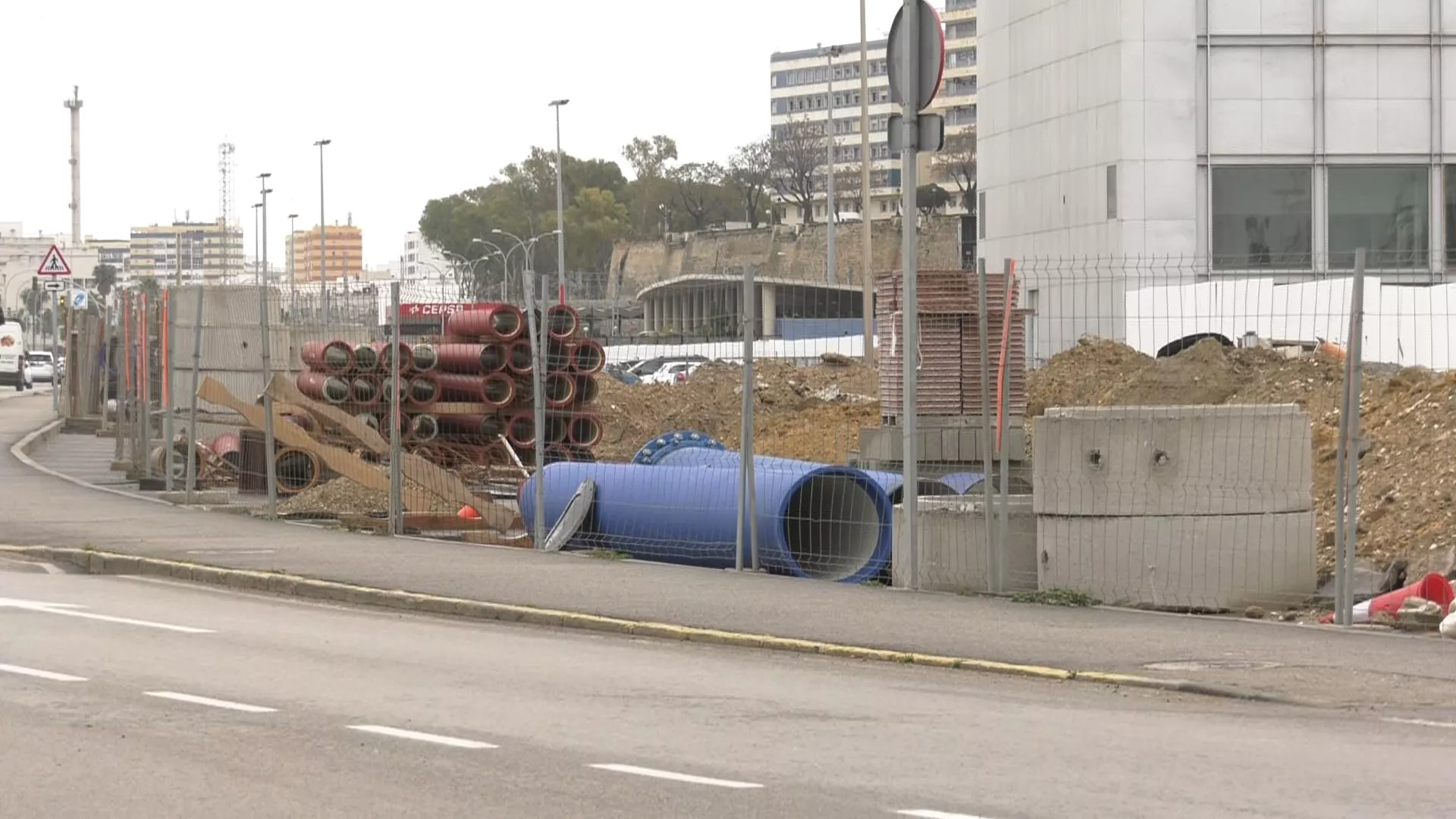 A un mes de la finalización de las obras de Aguas de Cádiz en la avenida de Astilleros 