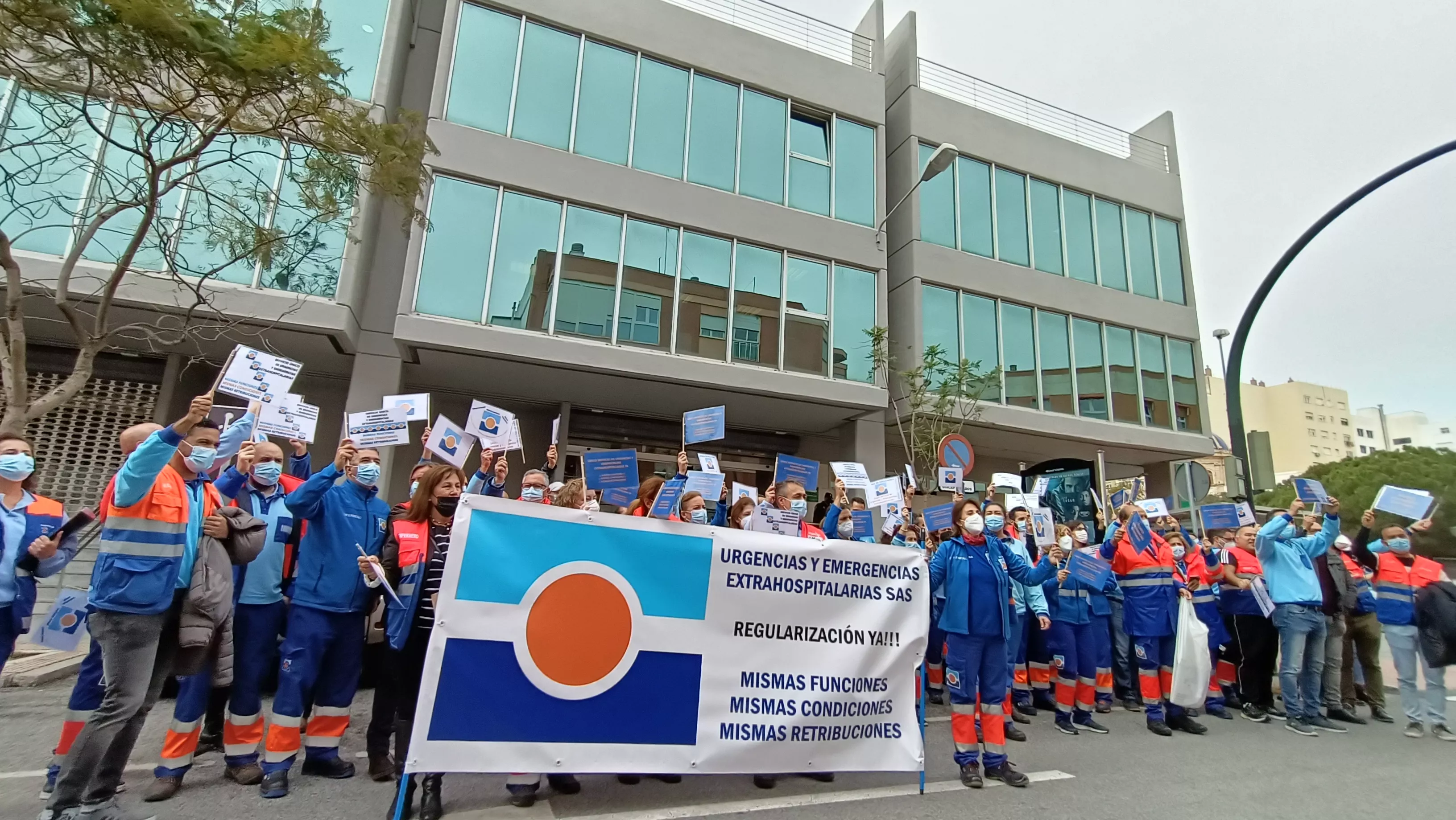 Protestas frente a la sede de la Consejería de Salud. Protestas frente a la sede de la Consejería de Salud.
