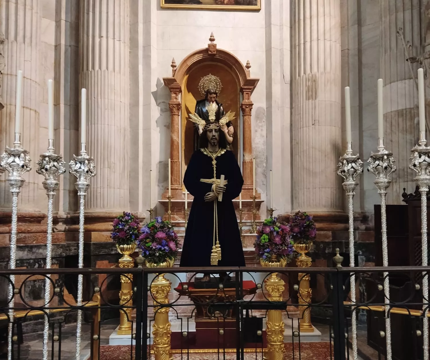 La cofradía de Sentencia realizó el viernes el traslado a la Catedral