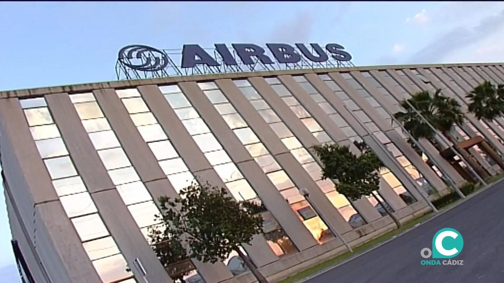 Fachada de la factoría de Airbus de Puerto Real