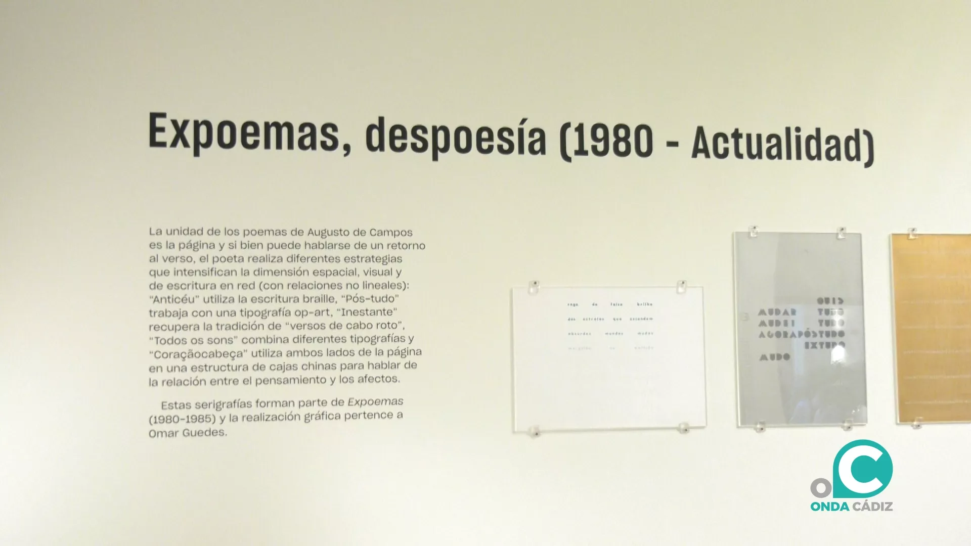 La exposición se compone de una serie de poemas trasladados a las artes visuales