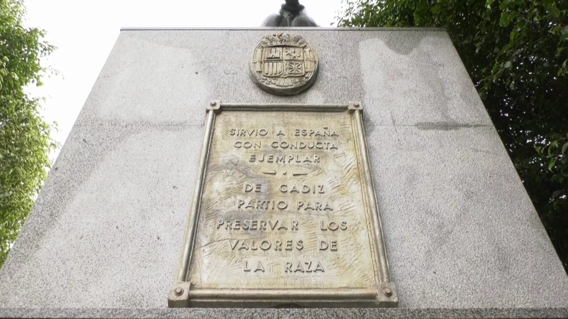 Placa instalada en la estatua del libertador San Martín. Placa instalada en la estatua del libertador San Martín.