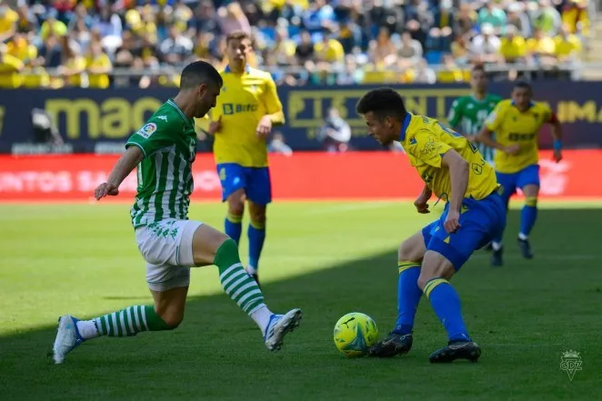 1-2 Al Cádiz se le escapan tres puntos vitales en un buen partido contra el Betis.