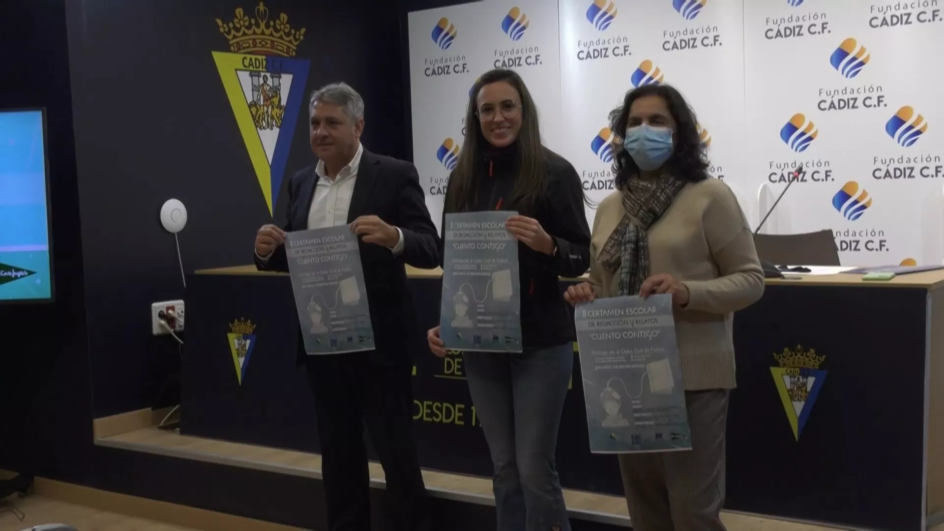 El presidente de la Fundación Cádiz CF, la concejala de Cultura y a Directora de la Red Municipal de Bibliotecas, en la presentación de 'Cuento Contigo'