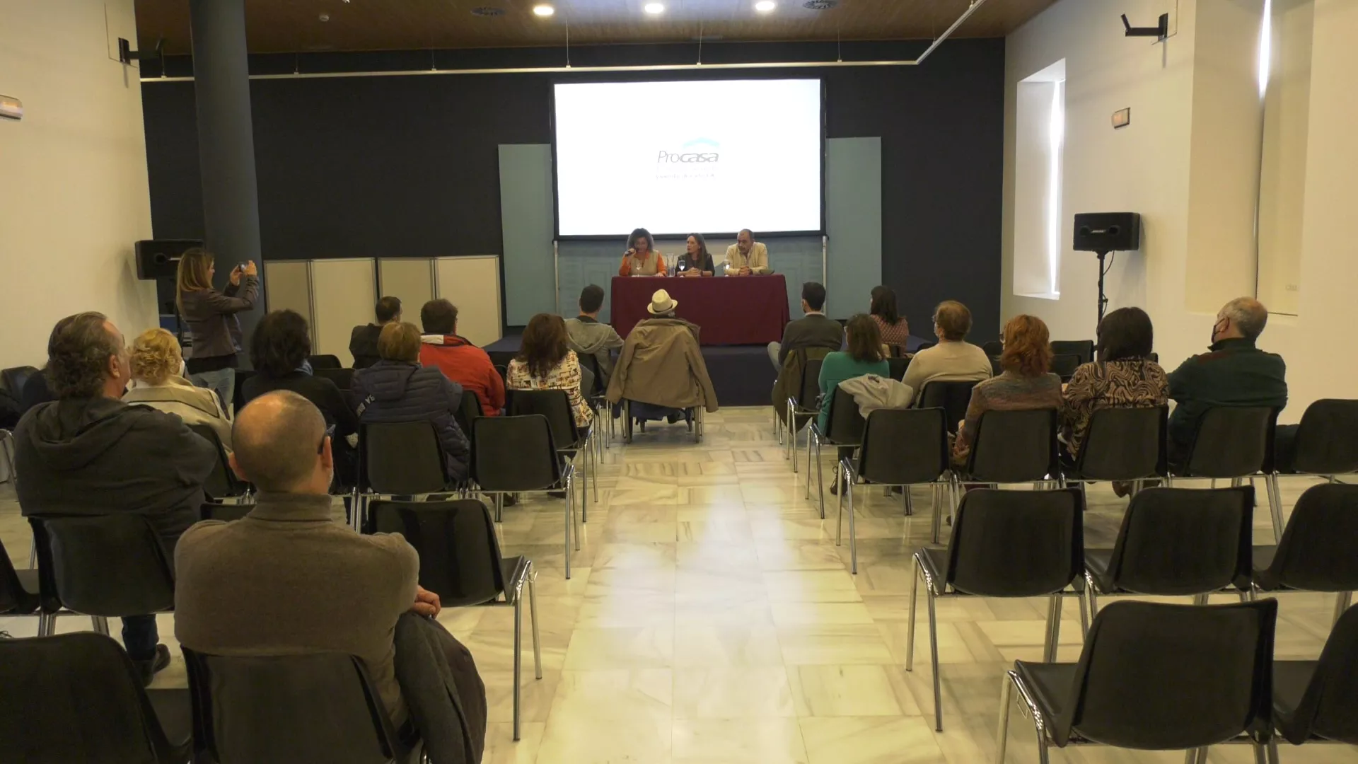 Salón de la Casa de Iberoamérica durante la presentación del documental