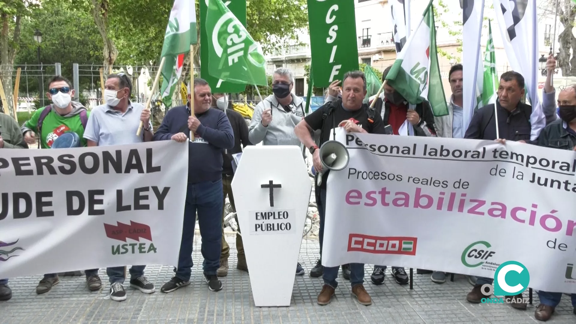 La concentración ha tenido lugar a las 11: 00 h en la plaza de España