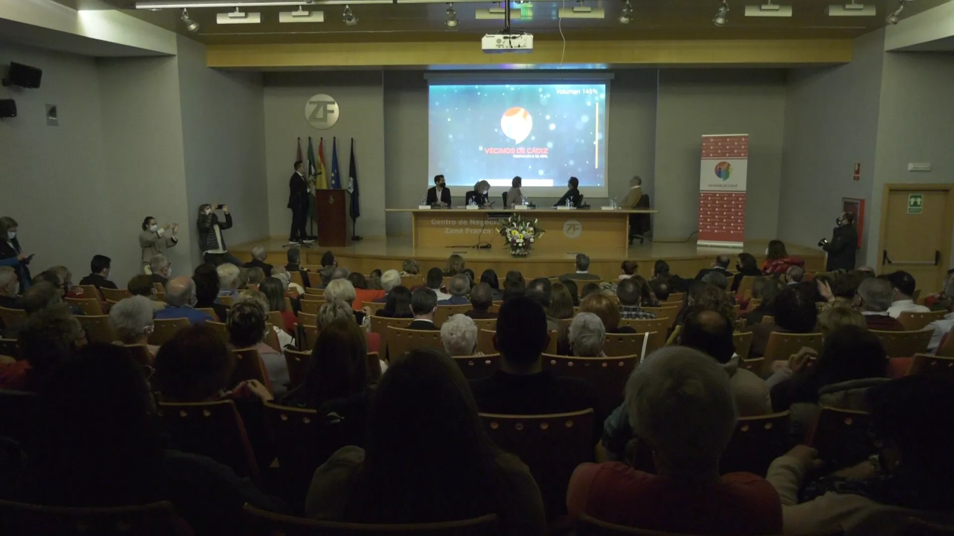 Manuela Molina distinguida con el I Premio “Federación 5 de Abril- Vecinos de Cádiz”