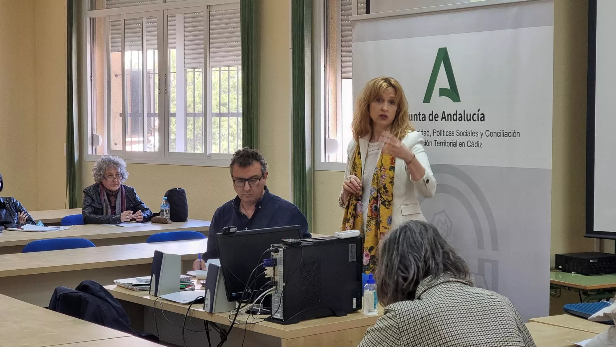 La delegada territorial de Igualdad, Políticas Sociales y Conciliación, Ana Fidalgo, durante el encuentro