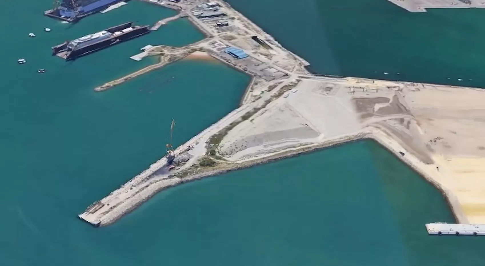 Imagen aérea del antiguo muelle 5 donde Dragados ha solicitado poder instalarse