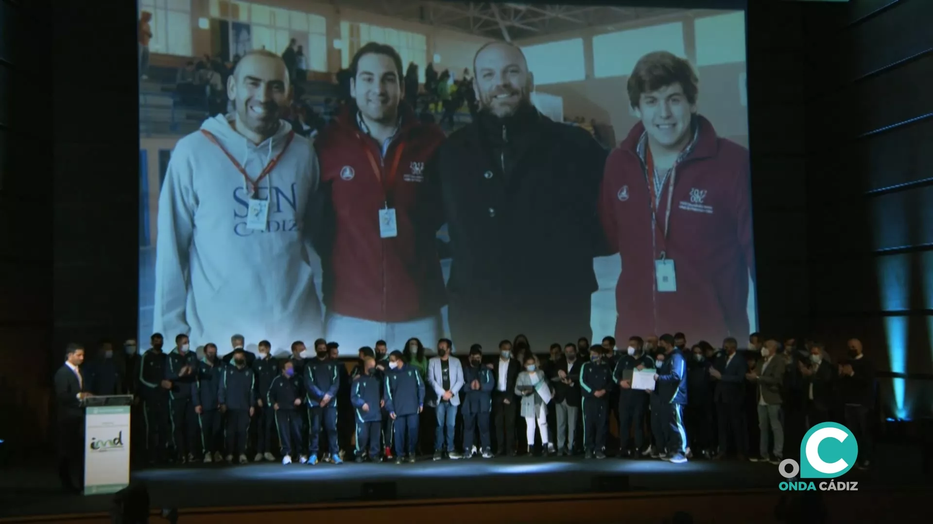 Imagen de todos los premiados sobre el escenario del Palacio de Congresos