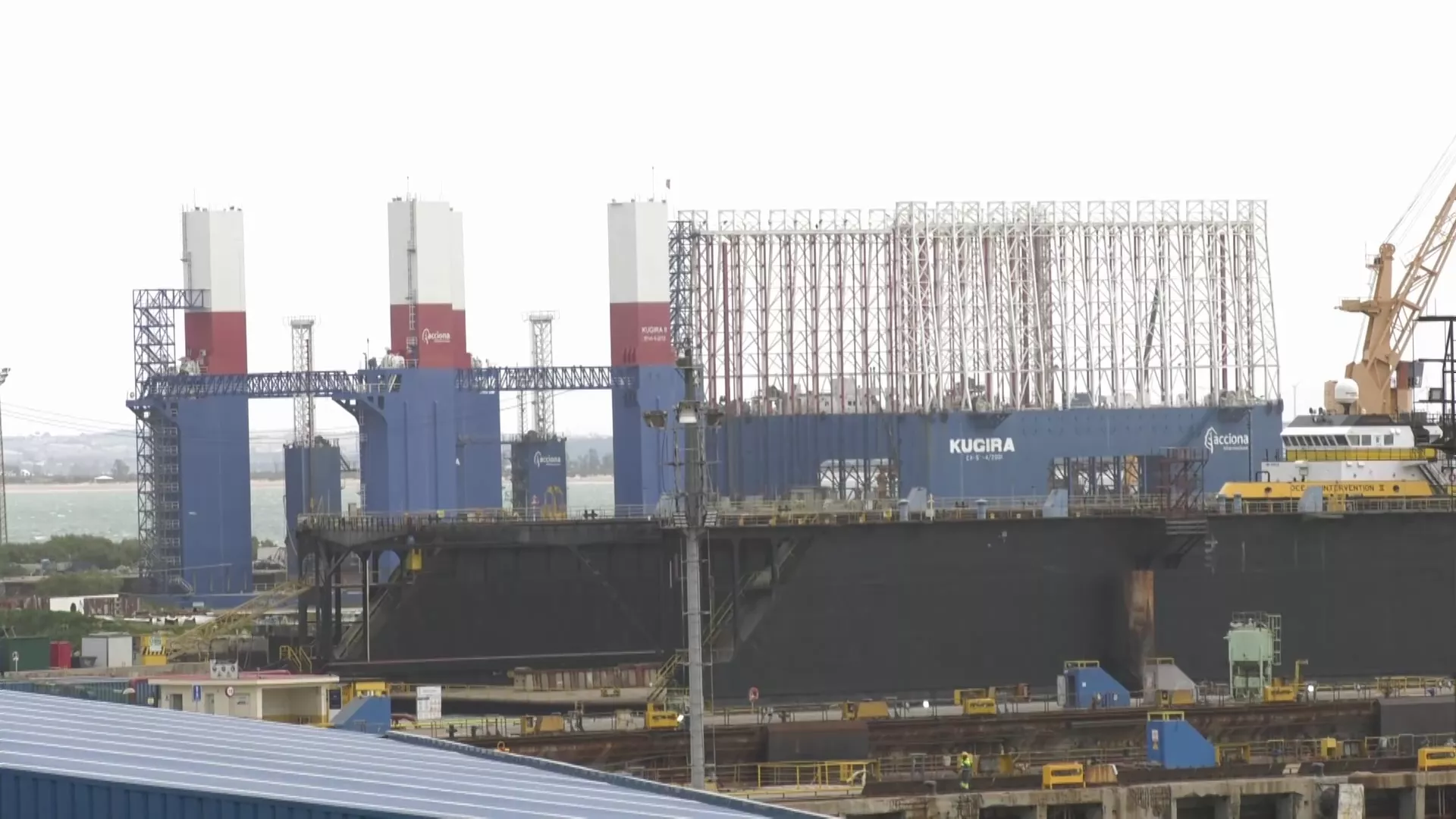 La plataforma Kugira en el muelle.