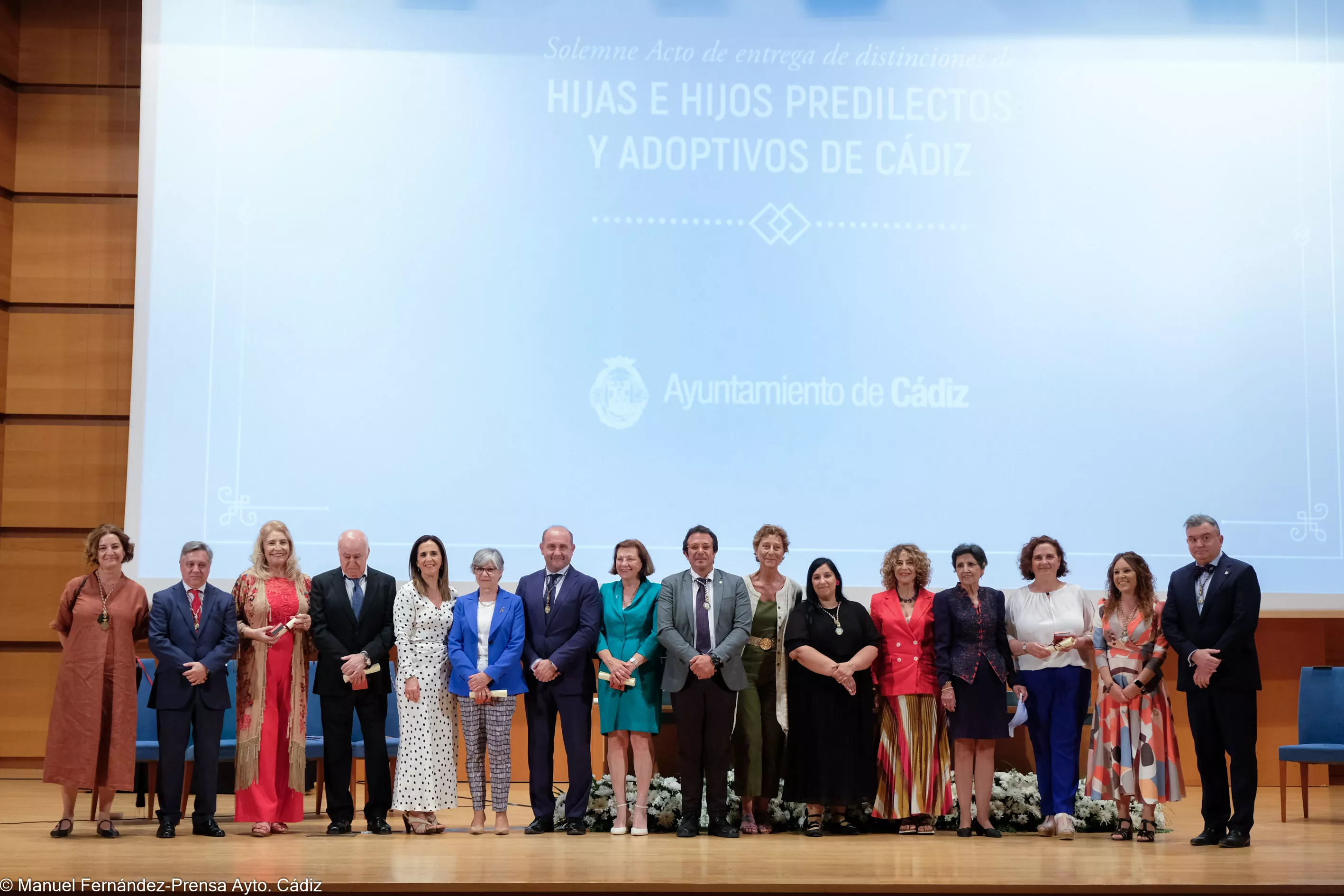 Entregados los títulos de Hijas e Hijos Predilectos y Adoptivos de la ciudad en el Palacio de Congreso.