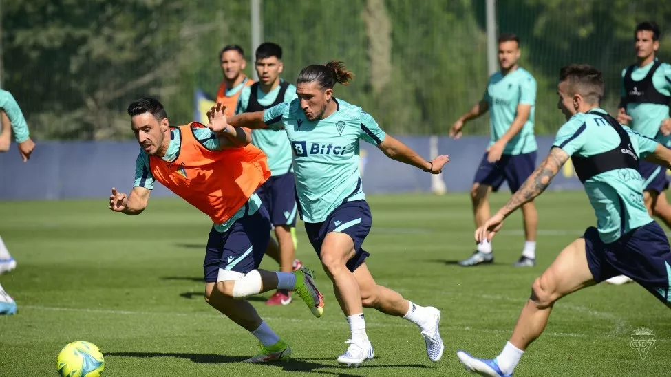 La primera plantilla comenzará este martes a preparar el choque que le mide al Elclhe CF