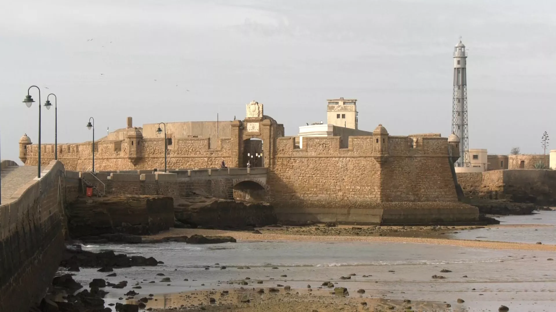 El Ayuntamiento ya no cuenta con la cesión de uso del Castillo de San Sebastián y a finales de mayo quedará sin vigilancia