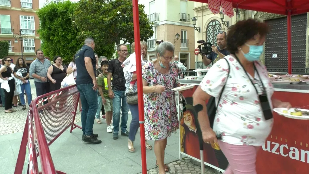 Los ostiones y el carnaval vuelven a juntarse en la plaza de San Antonio.