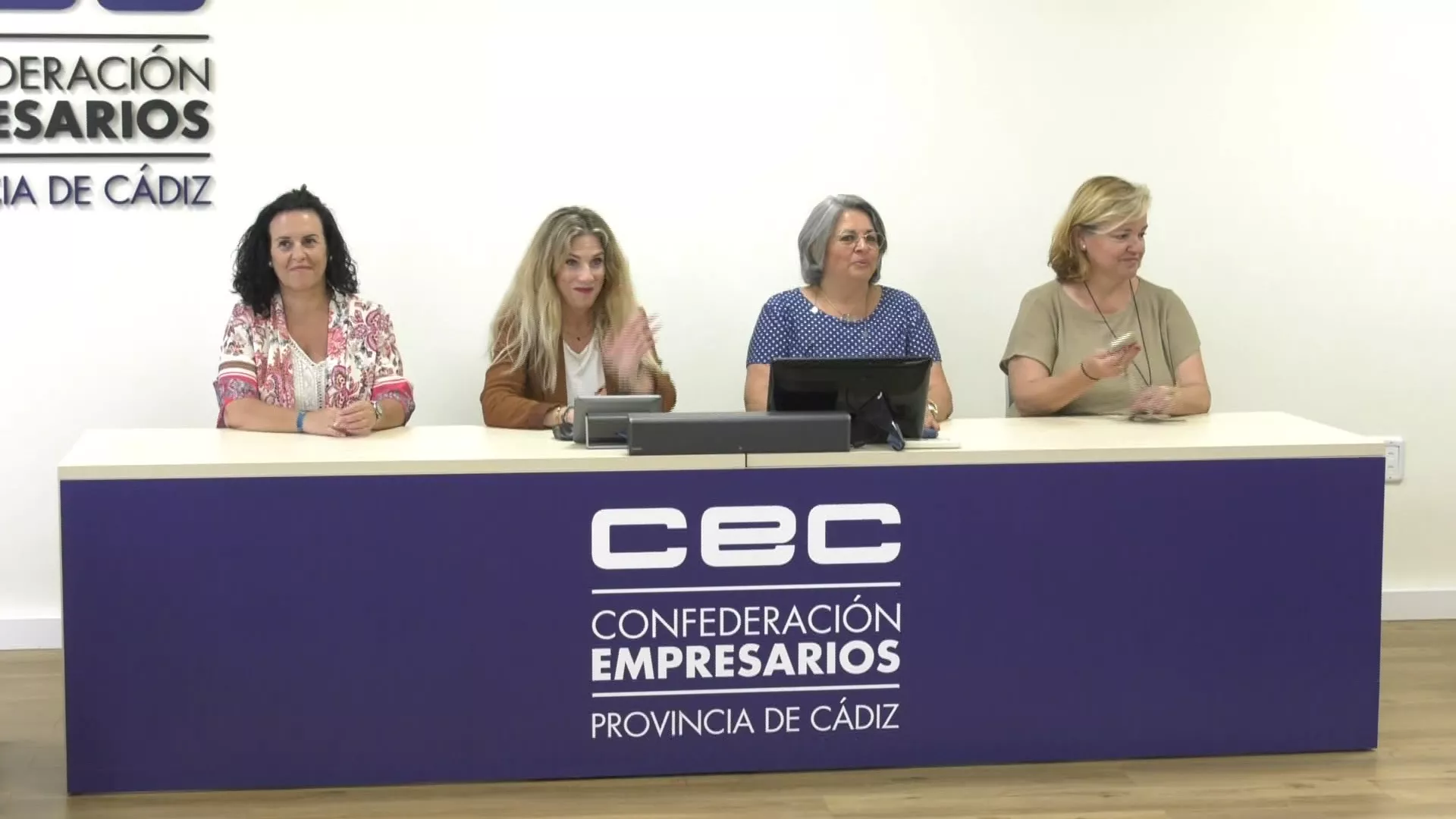 Ana Mestre con las empresarias 