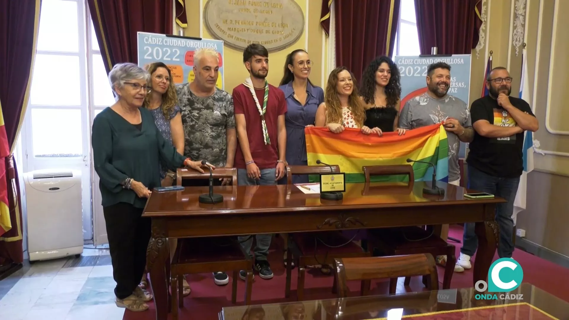 Foto de familia en la presentación de la programación de la Semana del Orgullo 