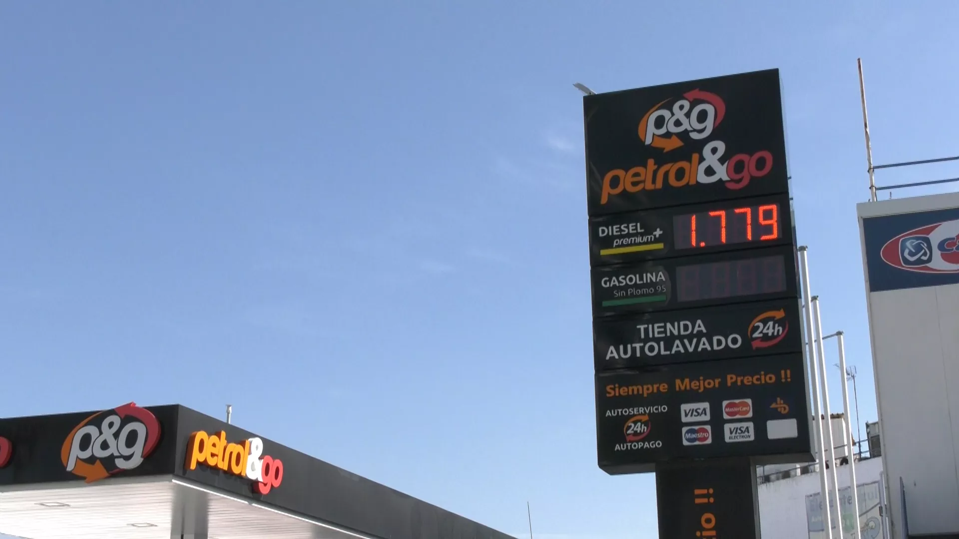 La rebaja de 20 céntimos del precio del litro de gasolina se amplia al mes de octubre