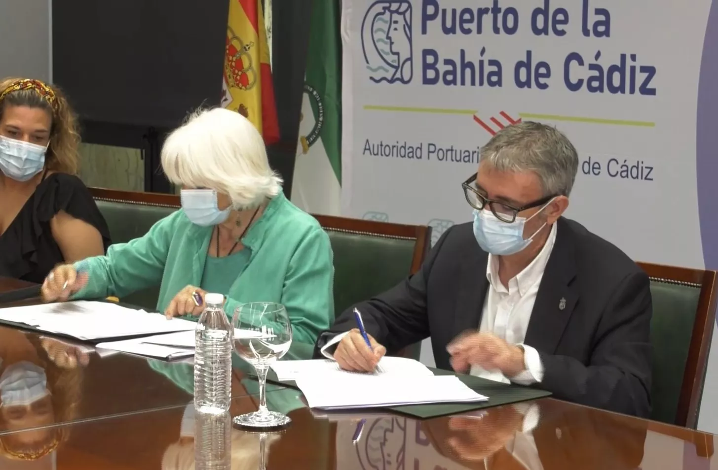 La presidenta de la APBC y el rector de la UCA firman el convenio de colaboración del nuevo Máster