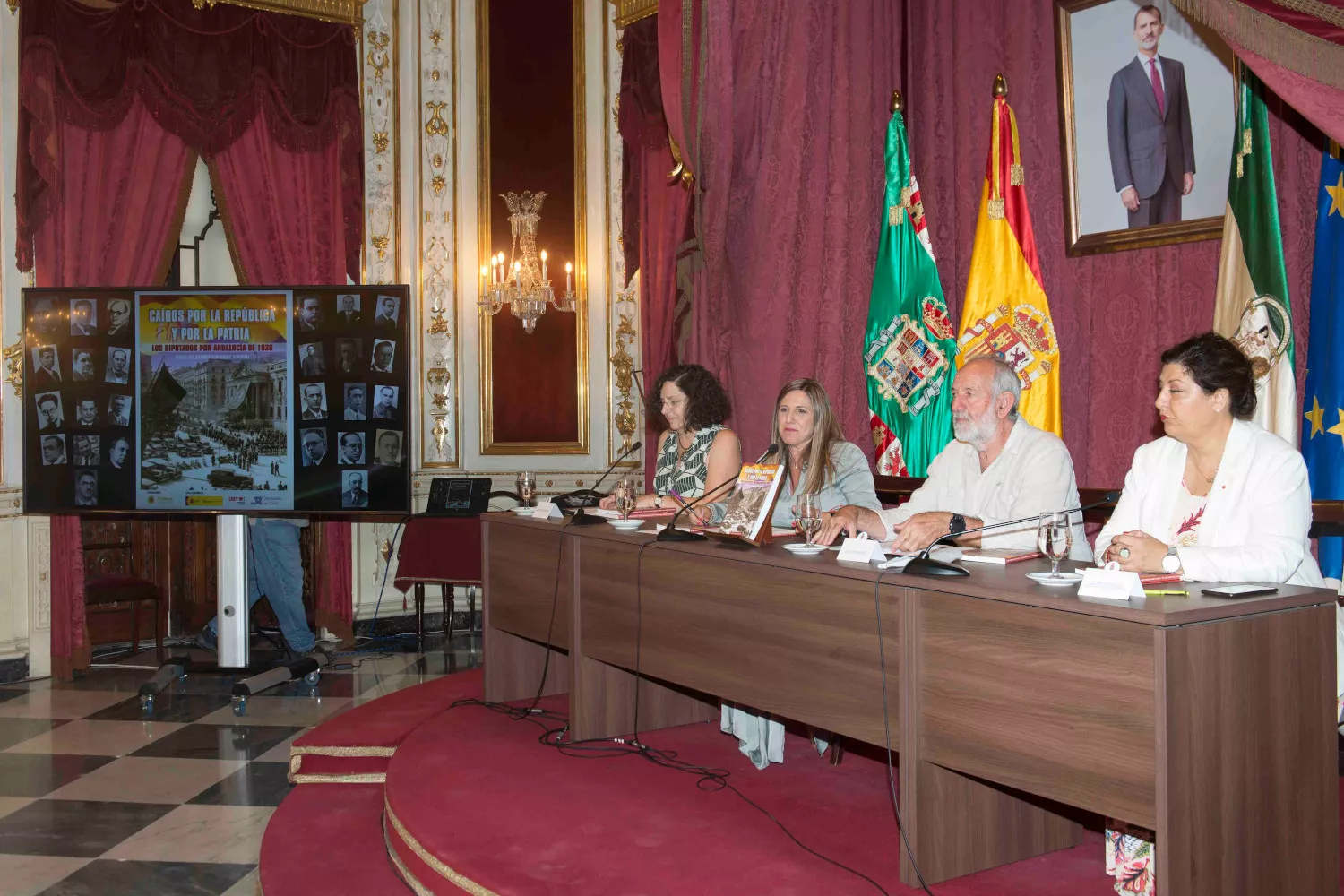 Presentación del libro en el salón regio de Diputación