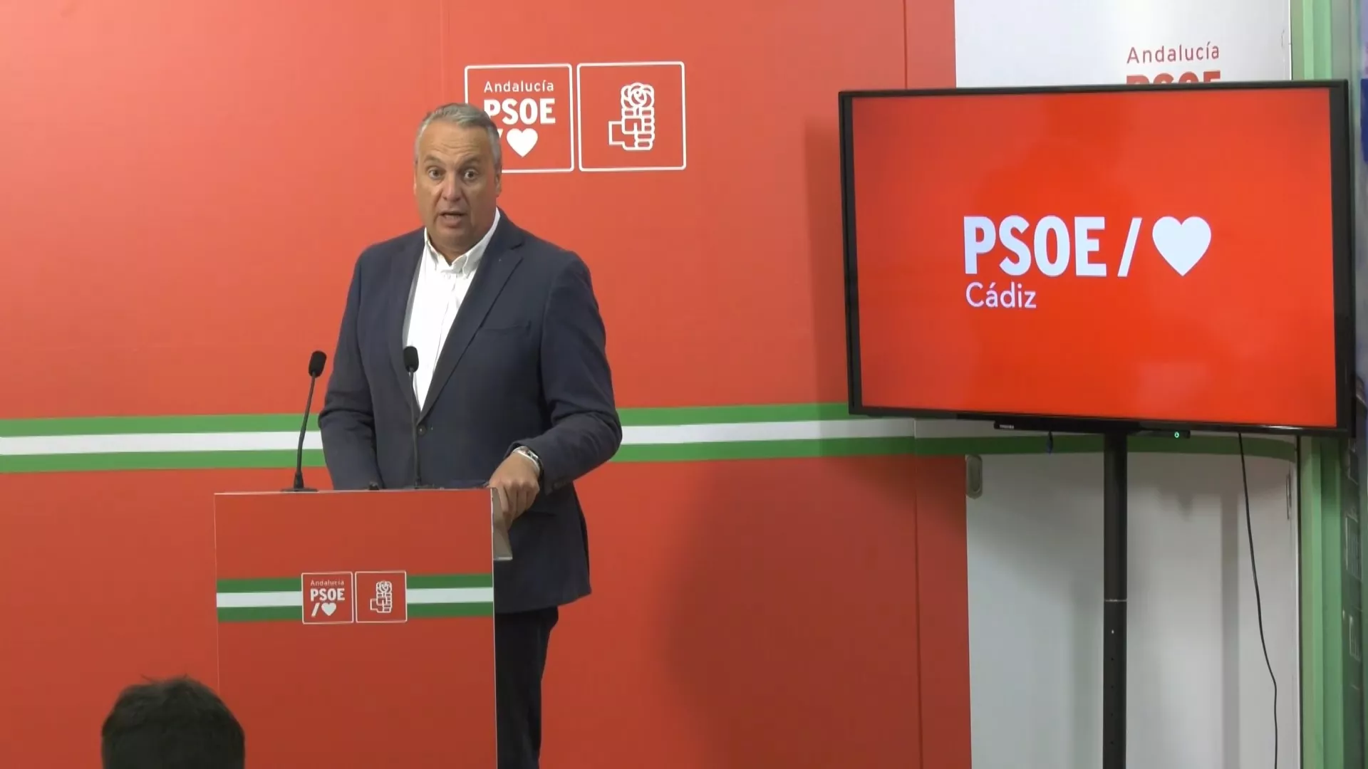 El secretario provincial del PSOE, Juan Carlos Ruiz Boix, durante la rueda de prensa ofrecida en la sede socialista