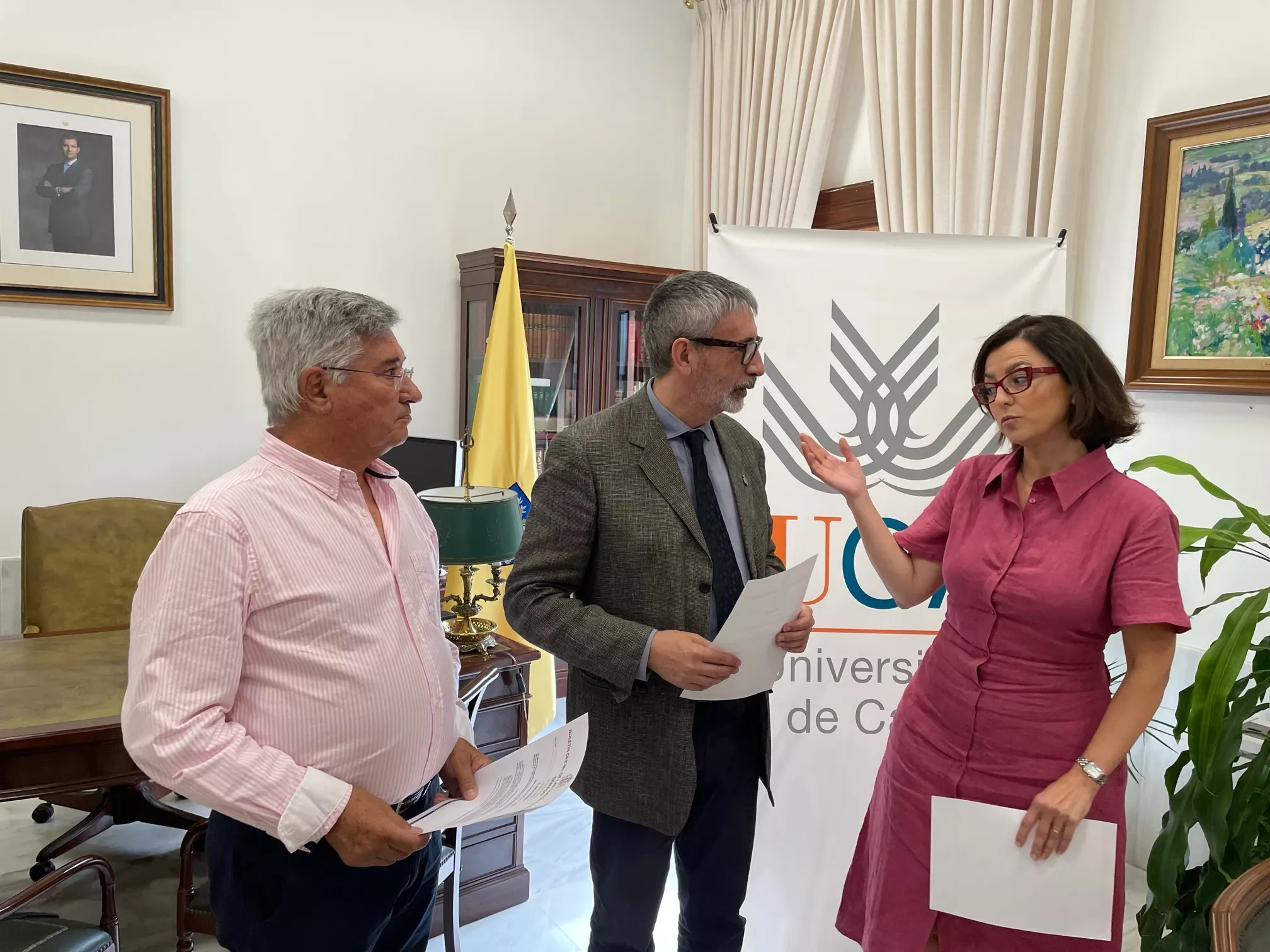 Eva Granados junto al rector de la UCA y Antonio Montiel