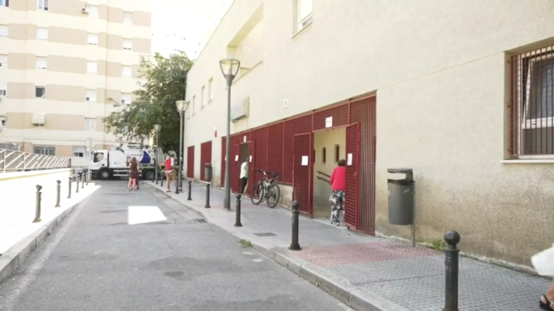 Entrada de un centro de salud en Cádiz 