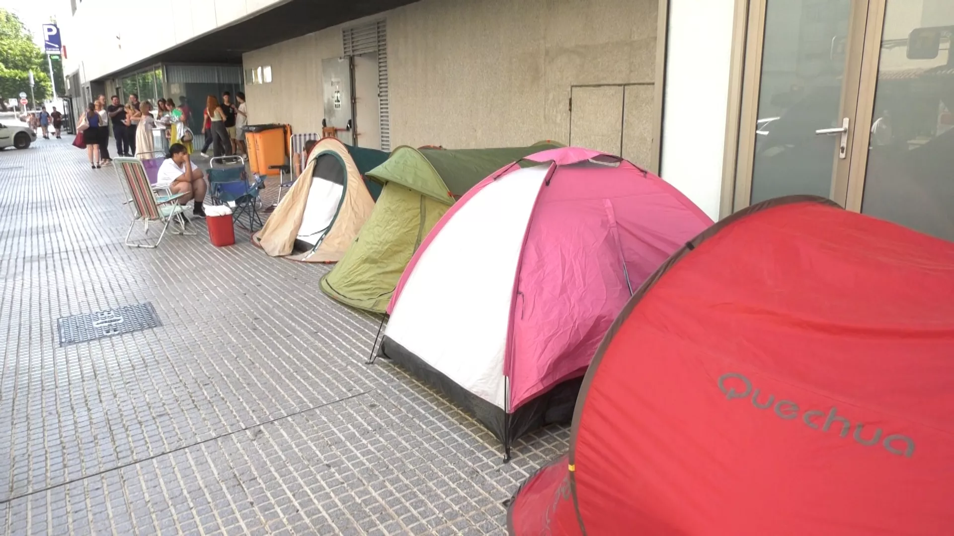 Cola a las puertas del estadio 