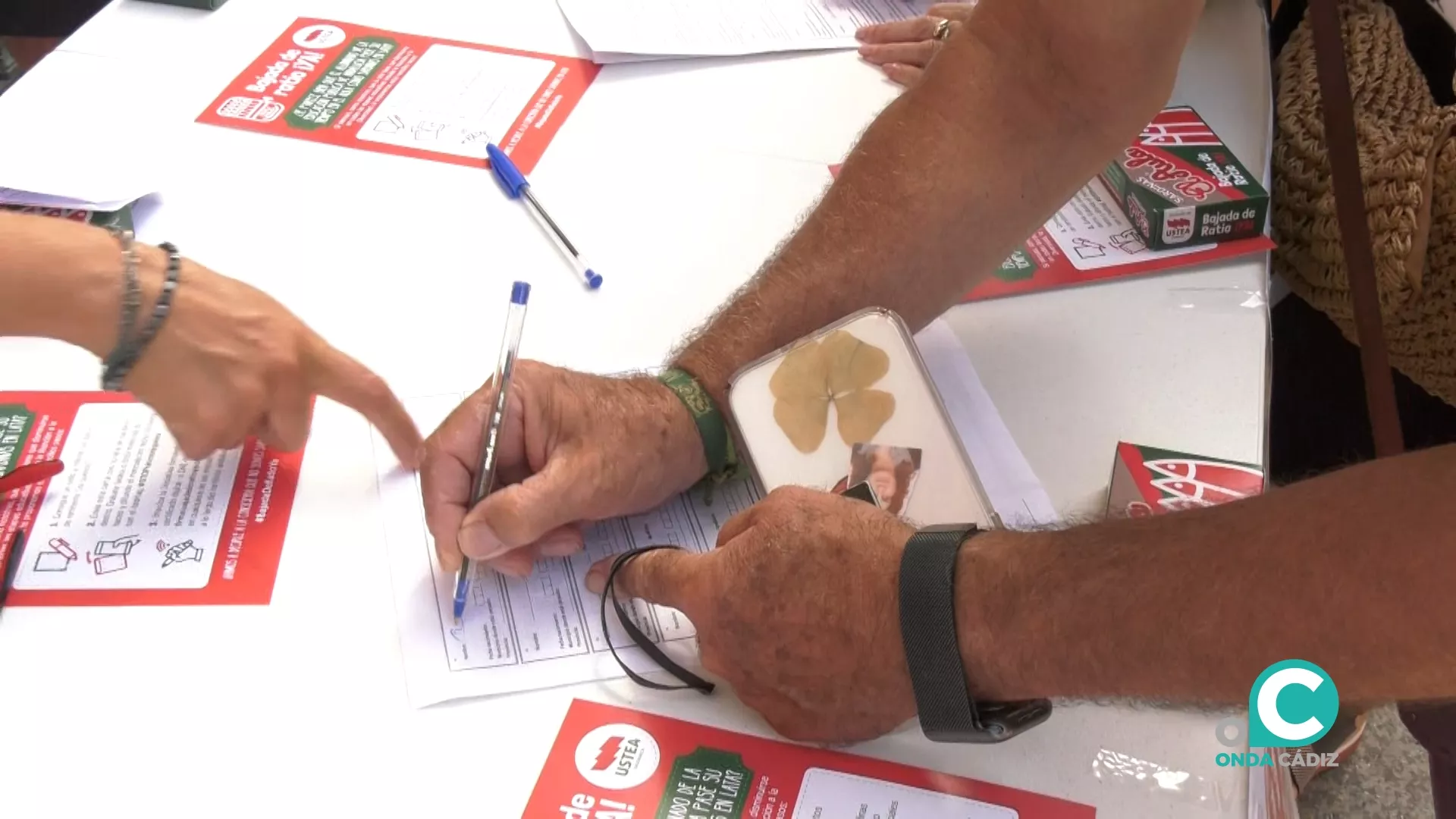 Este viernes se ha instalado una mesa para la recogida de firmas en la plaza de La Libertad