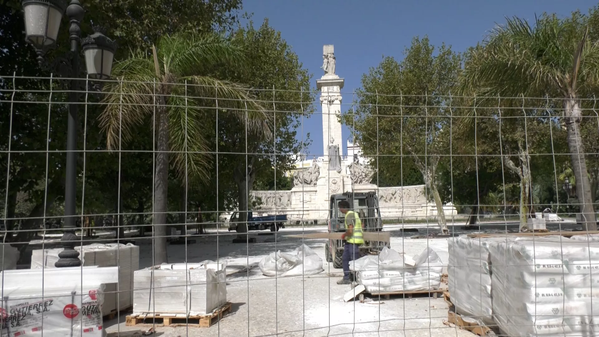 Avances de la obra en el frente del Monumento a las Cortes 