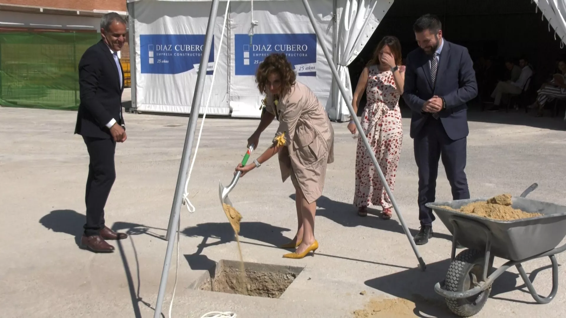 La Ministra de Hacienda participa en la primera piedra de Incubazul 