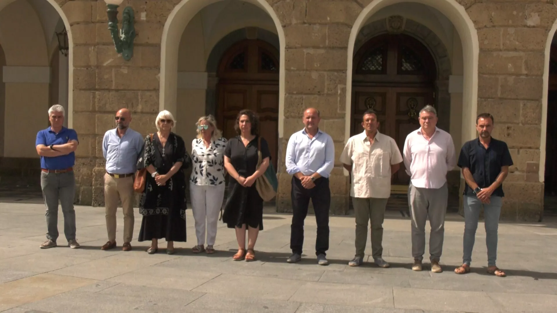 Concentración a las puertas del ayuntamiento gaditano 